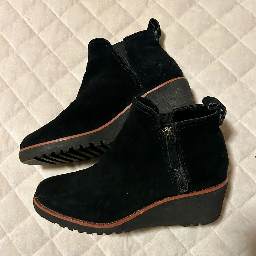 Sanctuary Evolve Wedge Bootie black suede w/ brown trim - Picture 5 of 5